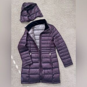 Andrew Marc Plum Packable Puffer Jacket with Black Velvet Collar w hood